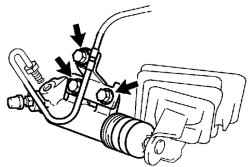 Болты крепления рабочего цилиндра сцепления (кроме моделей с двигателем 1CD-FTV)